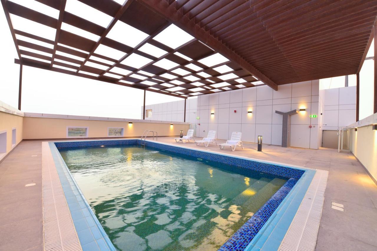Saray Deluxe Hotel Apartments Abú Dhabí Exteriér fotografie Swimming pool