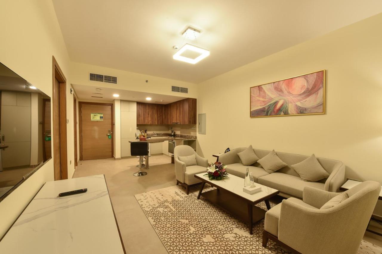 Saray Deluxe Hotel Apartments Abú Dhabí Exteriér fotografie A living room in a typical apartment