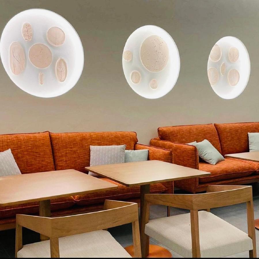 Saray Deluxe Hotel Apartments Abú Dhabí Exteriér fotografie The interior of a Starbucks in the United States